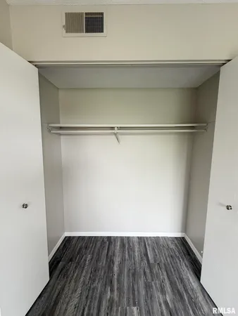 $829 | 2700 West Forrest Hill Avenue, Unit 12, Peoria, IL 61604