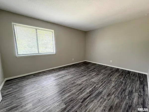 $829 | 2700 West Forrest Hill Avenue, Unit 12, Peoria, IL 61604