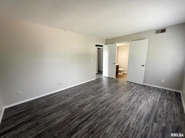 $829 | 2700 West Forrest Hill Avenue, Unit 12, Peoria, IL 61604