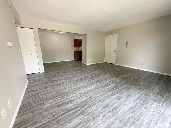 $829 | 2700 West Forrest Hill Avenue, Unit 12, Peoria, IL 61604