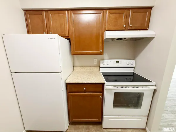 $829 | 2700 West Forrest Hill Avenue, Unit 12, Peoria, IL 61604