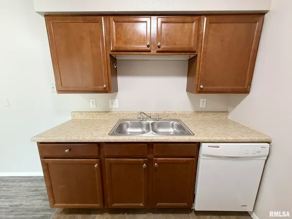 $829 | 2700 West Forrest Hill Avenue, Unit 12, Peoria, IL 61604