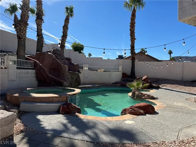 $2,300 | 177 Laguna Hills Court, Henderson, NV 89002