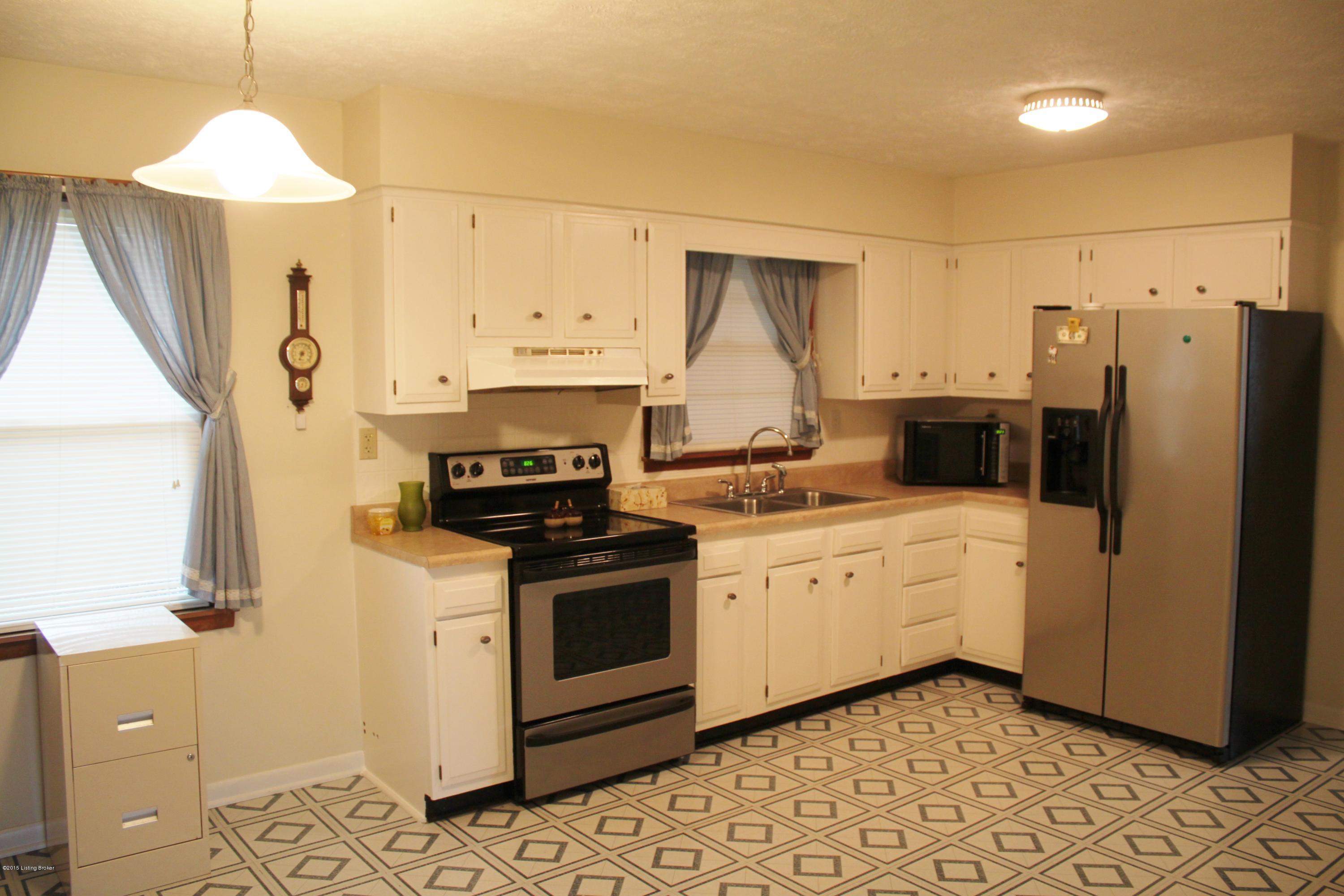 128 Meadow View Loop Harned, KY 40144 - Photo 5 of 29 IMG_4600.JPG