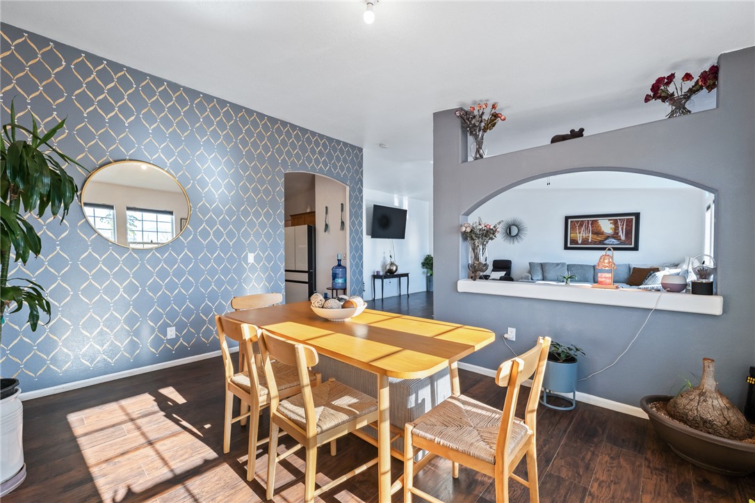 705 South Eden Road Golden Valley, AZ 86413 - Photo 11 of 64 Dining Area