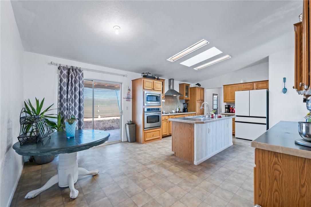 705 South Eden Road Golden Valley, AZ 86413 - Photo 13 of 64 Kitchen