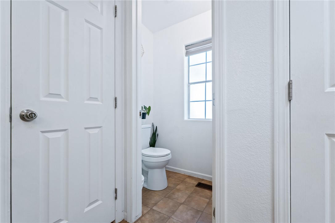 705 South Eden Road Golden Valley, AZ 86413 - Photo 25 of 64 Bathroom