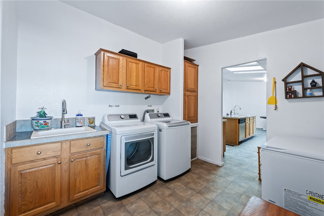 705 South Eden Road Golden Valley, AZ 86413 - Photo 34 of 64 Laundry