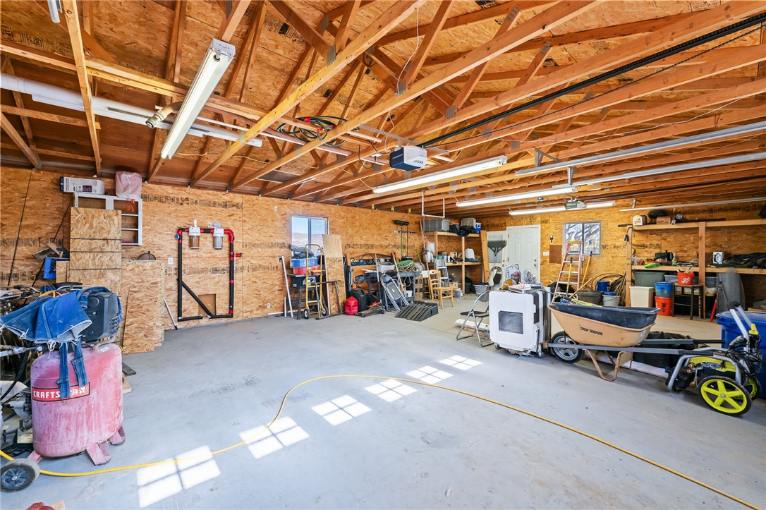 705 South Eden Road Golden Valley, AZ 86413 - Photo 48 of 64 Garage