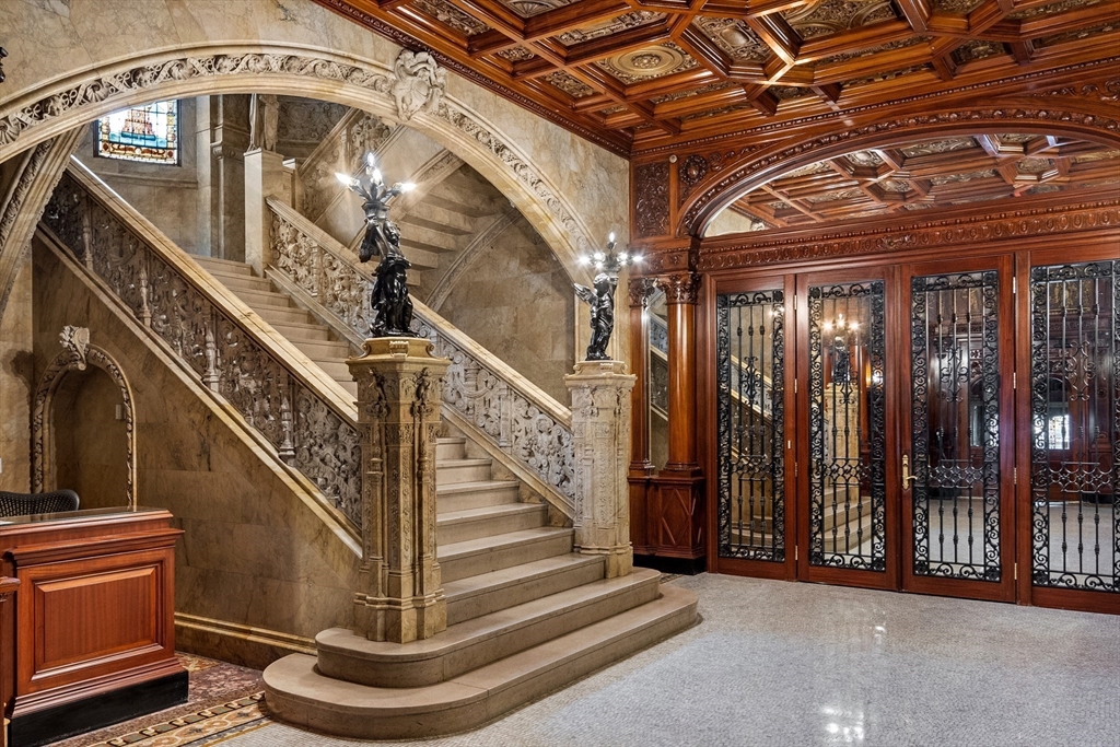 314 Commonwealth Avenue, Unit PH Boston, MA 02115 - Photo 3 of 41 a view of entryway