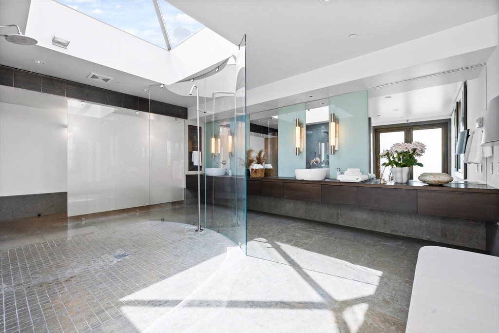 314 Commonwealth Avenue, Unit PH Boston, MA 02115 - Photo 35 of 41 a lobby with furniture and window