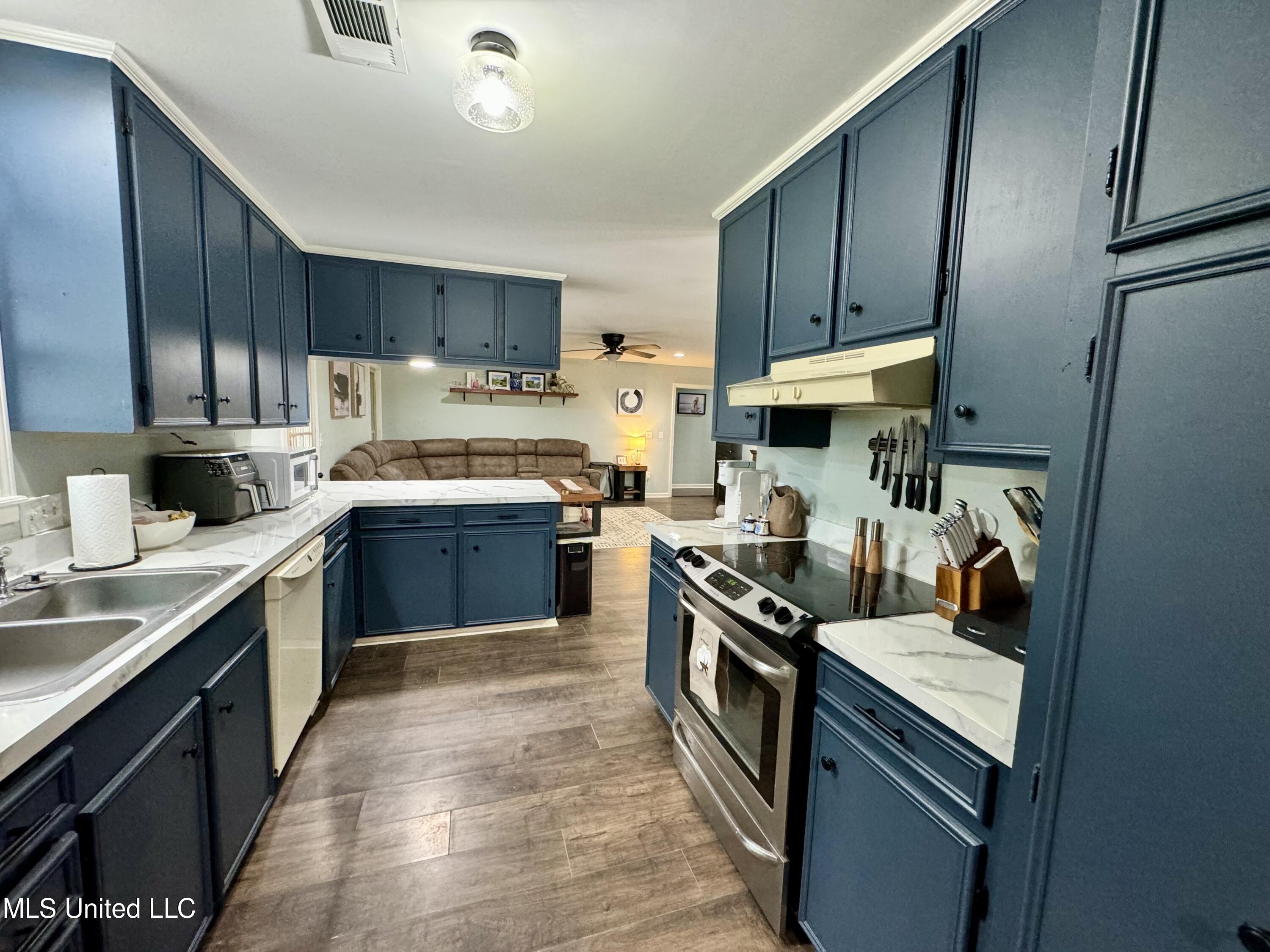 1717 Terrace Road Cleveland, MS 38732 - Photo 2 of 9 IMG_2527