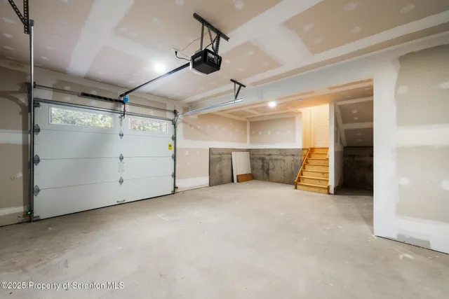 a view of a livingroom with a garage