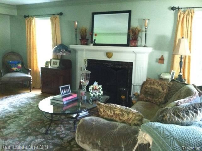 1461 Torrey Road Grosse Pointe, MI 48236 - Photo 4 of 20 LR FIREPLACE.jpg