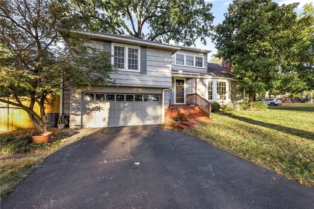 $449,950 | 7000 Roe Avenue, Prairie Village, KS 66208