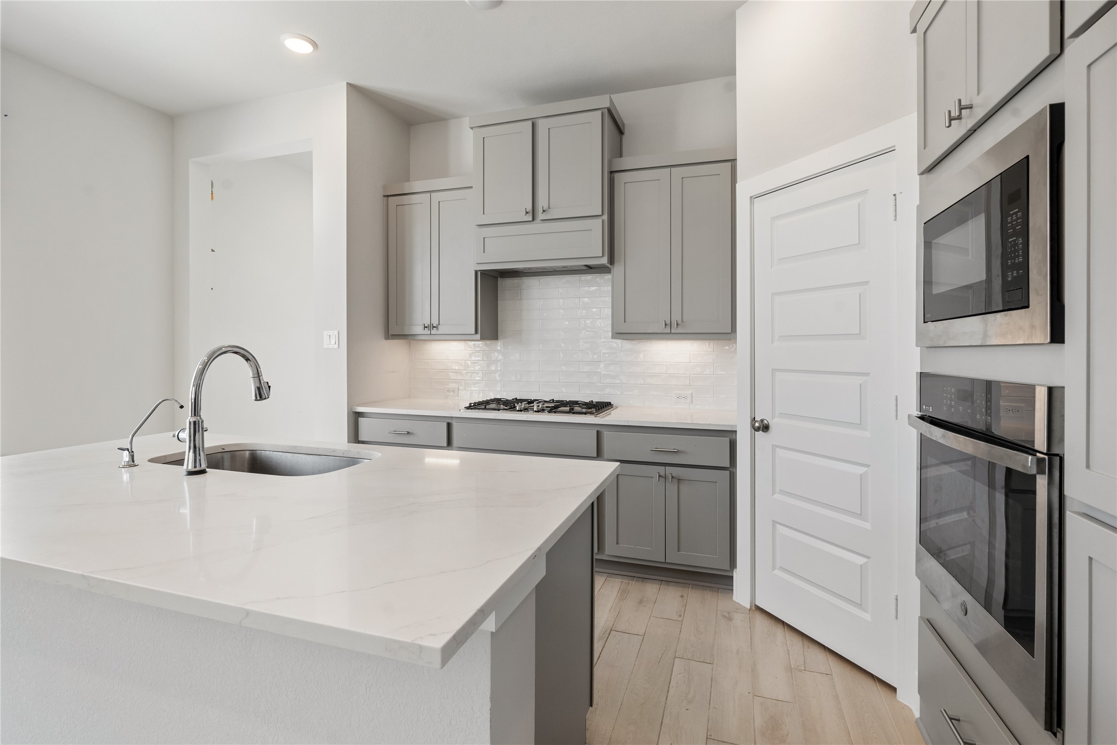 17623 Azalea Clf Court Richmond, TX 77407 - Photo 14 of 33 a kitchen with stainless steel appliances granite countertop a sink stove and refrigerator