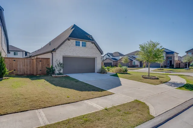 a view of outdoor space yard and front view of a house