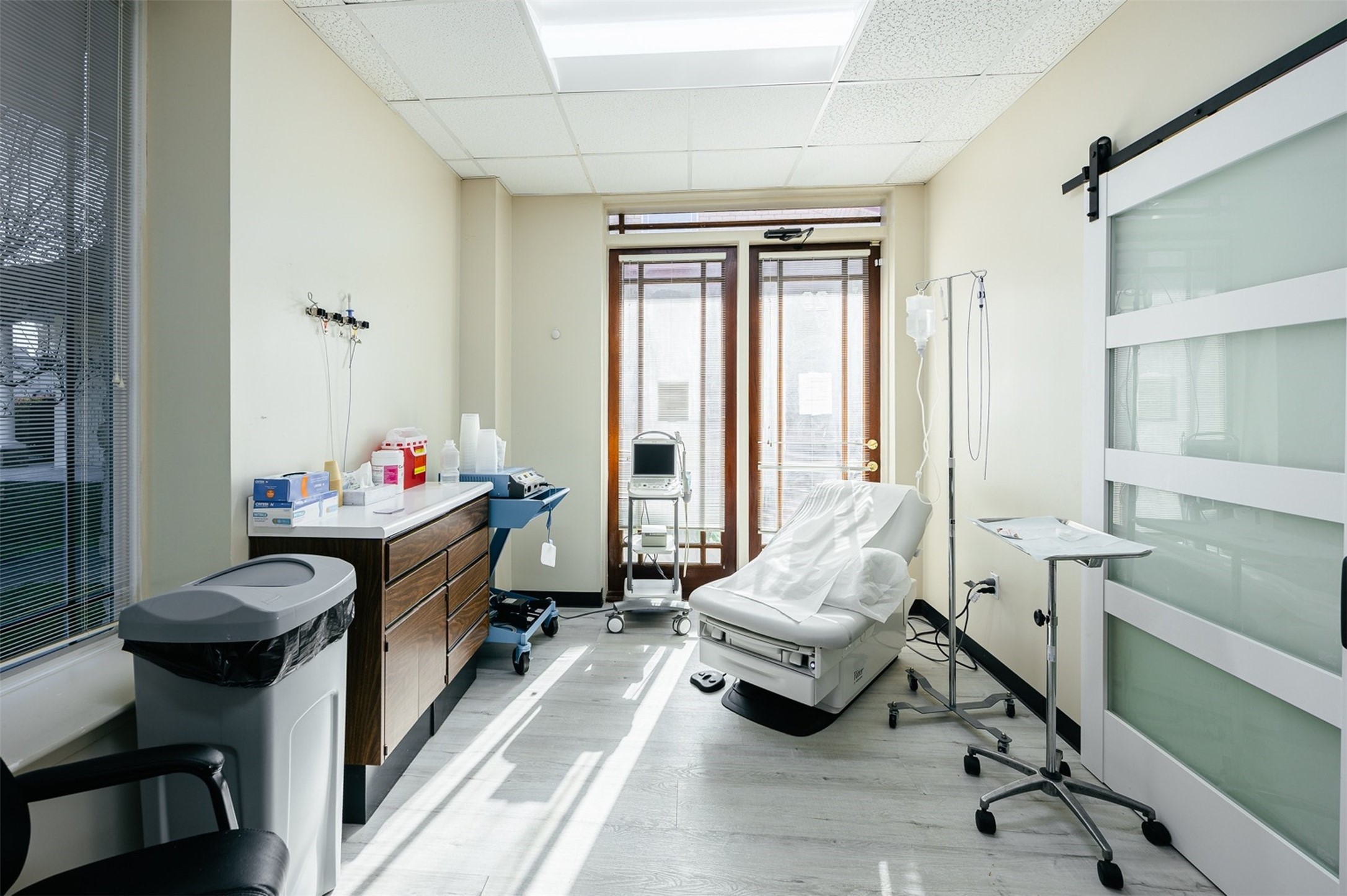455 School Road, Unit 29 Tomball, TX 77375 - Photo 7 of 12 a living room with furniture and a wooden floor