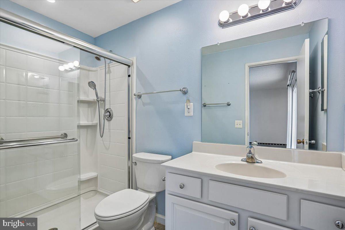 15133 Vantage Hill Road, Unit 7C Silver Spring, MD 20906 - Photo 9 of 22 Primary bath