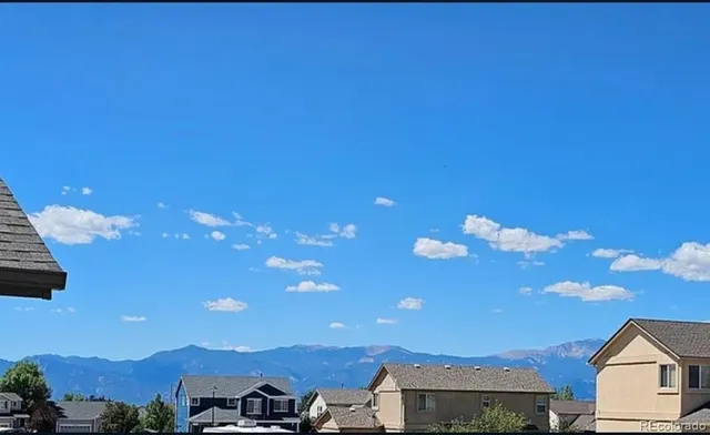 a view of a bunch of houses with sky view