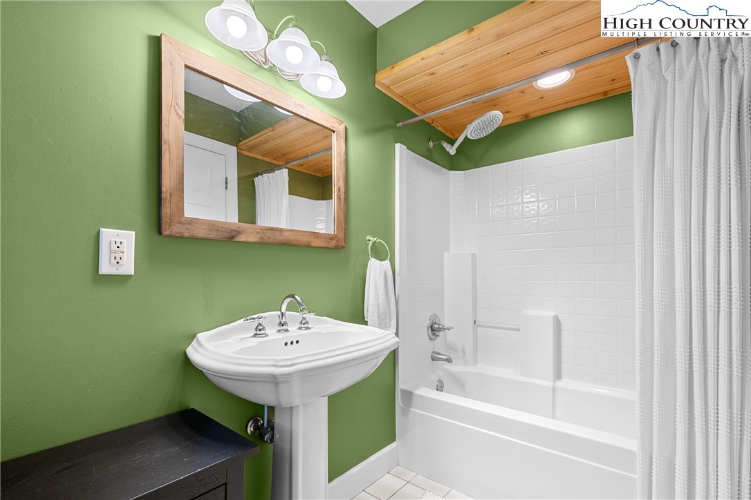 627 7 Oaks Road Boone, NC 28607 - Photo 27 of 38 Gallery Image 27