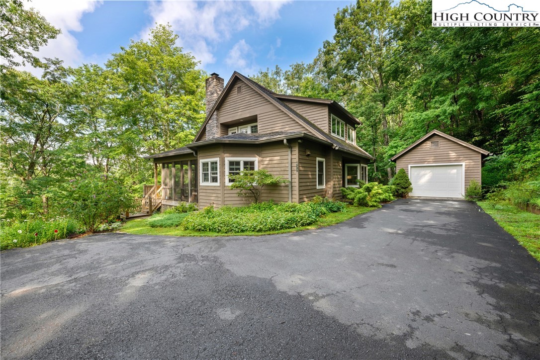 627 7 Oaks Road Boone, NC 28607 - Photo 3 of 38 Gallery Image 3