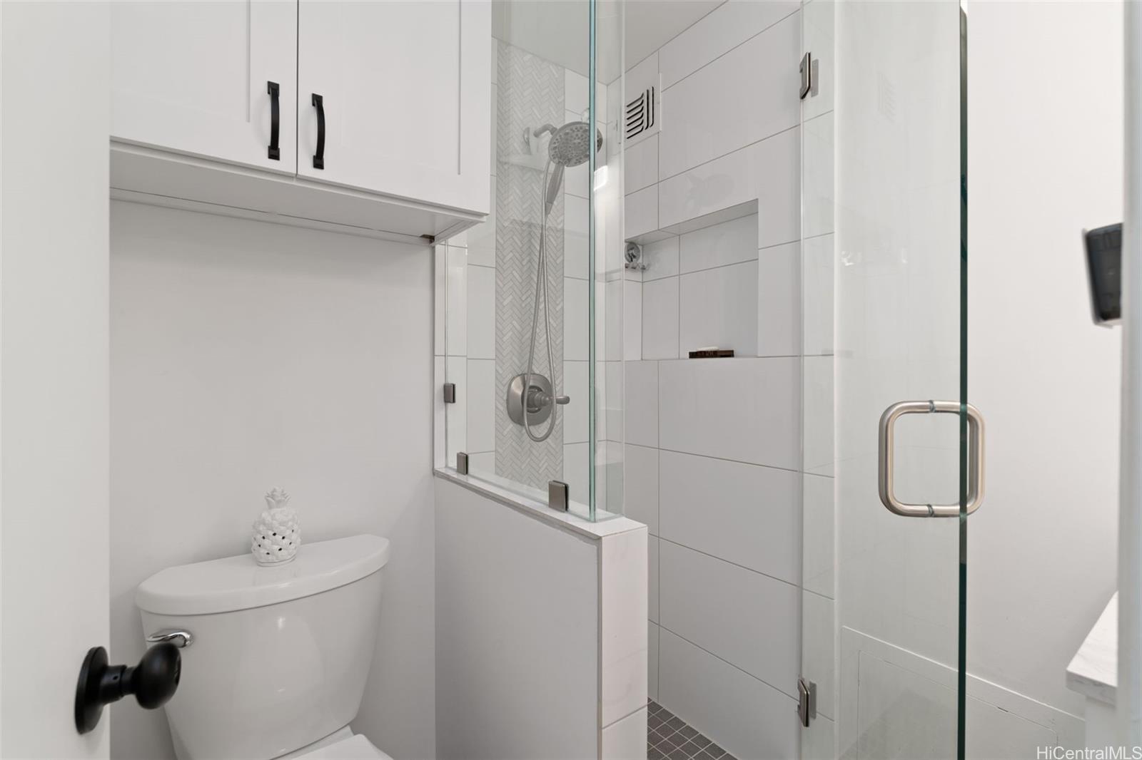 666 Prospect Street, Unit I402 Honolulu, HI 96813 - Photo 15 of 19 a bathroom with a sink a toilet and shower