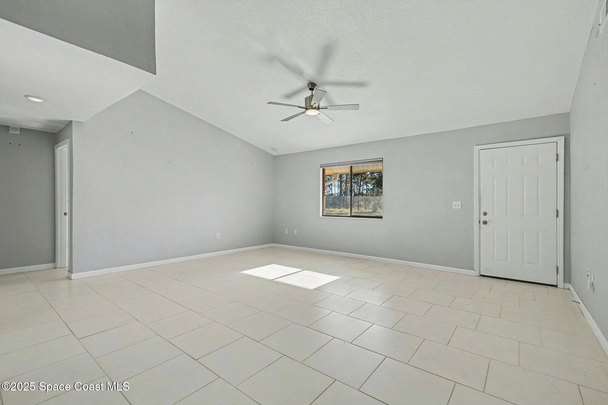 280 Tatum Road Southwest Palm Bay, FL 32908 - Photo 9 of 29 006_file_17