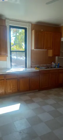 a view of empty room with window