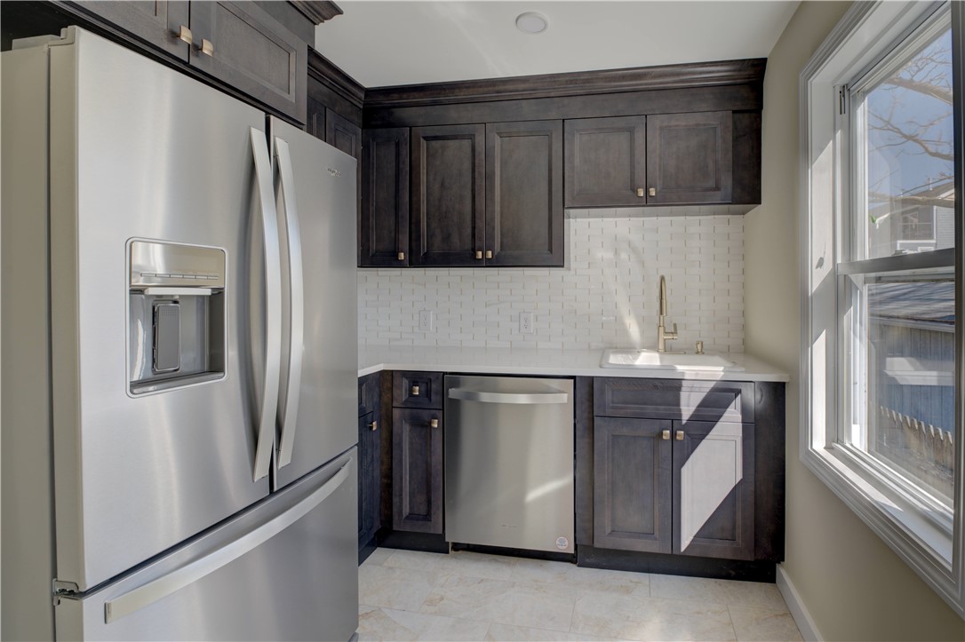 30 Queen Street East Greenwich, RI 02818 - Photo 15 of 31