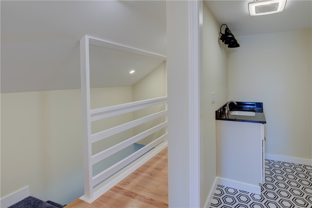 30 Queen Street East Greenwich, RI 02818 - Photo 20 of 31