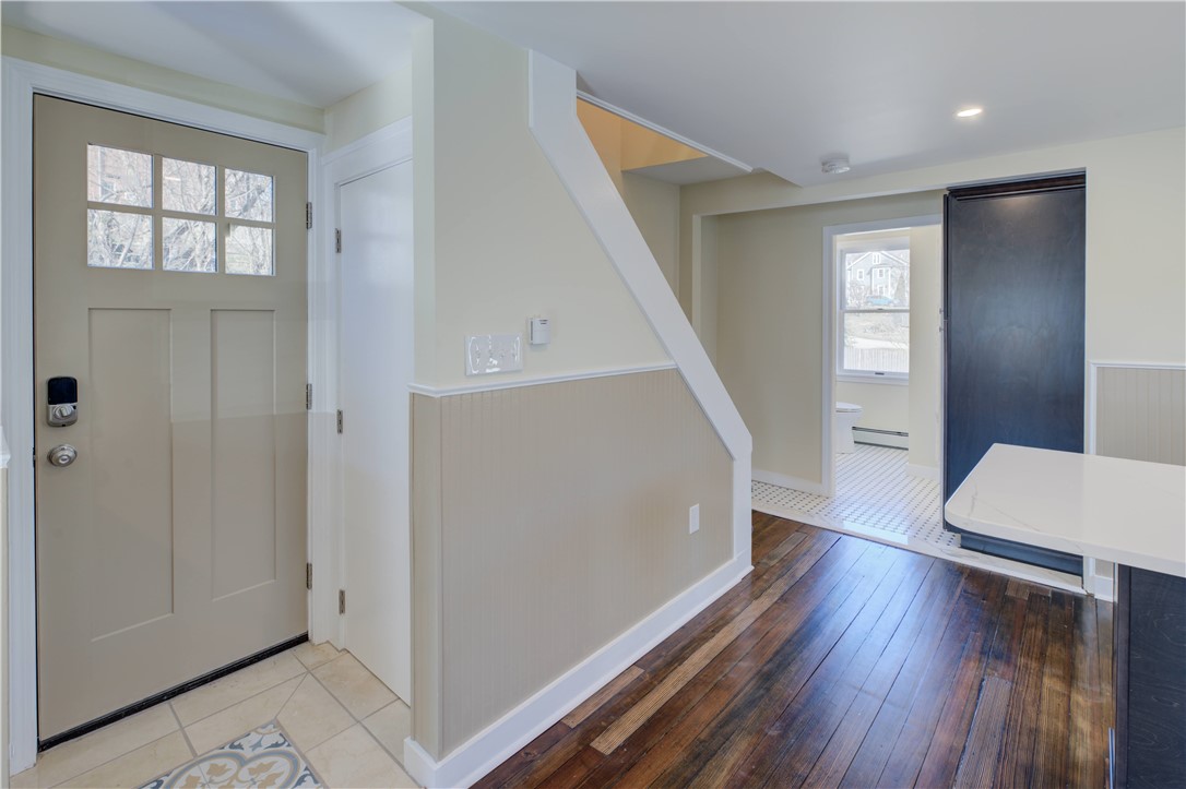 30 Queen Street East Greenwich, RI 02818 - Photo 8 of 31