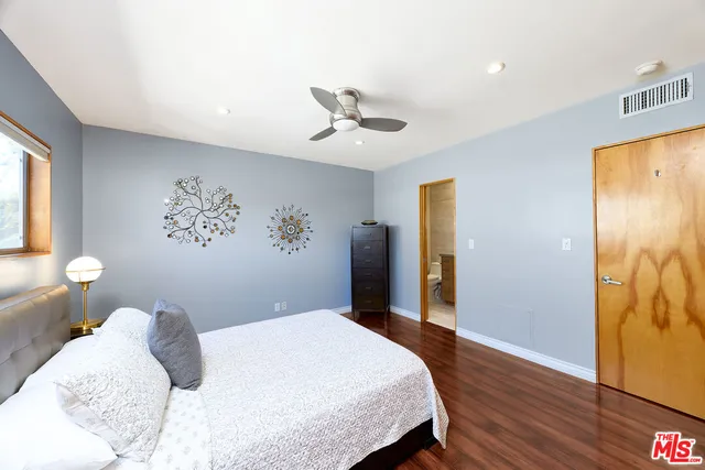 $1,198,000 | 2002 4th Street, Unit 302, Santa Monica, CA 90405