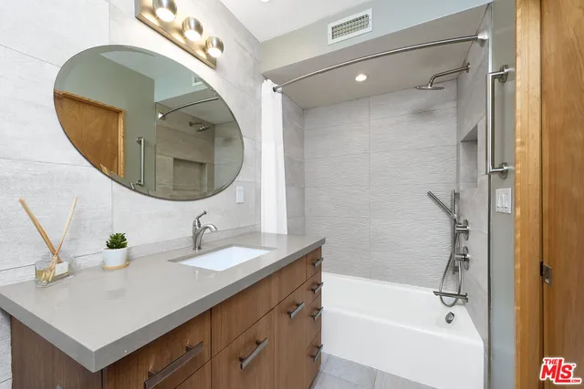 $1,198,000 | 2002 4th Street, Unit 302, Santa Monica, CA 90405