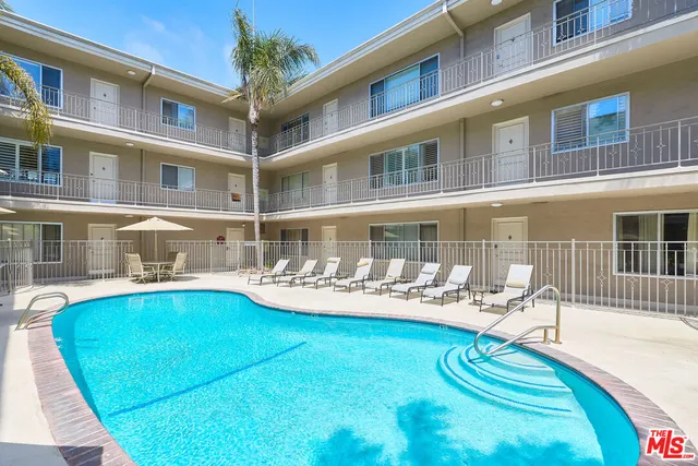 $1,198,000 | 2002 4th Street, Unit 302, Santa Monica, CA 90405