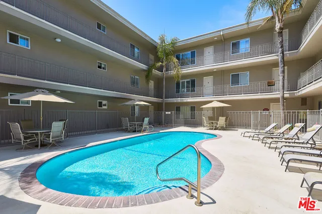 $1,198,000 | 2002 4th Street, Unit 302, Santa Monica, CA 90405
