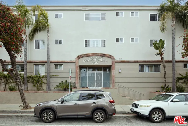 $1,198,000 | 2002 4th Street, Unit 302, Santa Monica, CA 90405