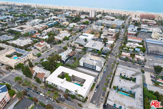 $1,198,000 | 2002 4th Street, Unit 302, Santa Monica, CA 90405