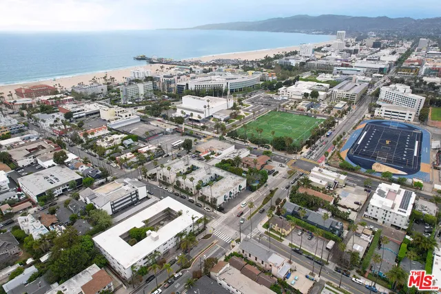 $1,198,000 | 2002 4th Street, Unit 302, Santa Monica, CA 90405