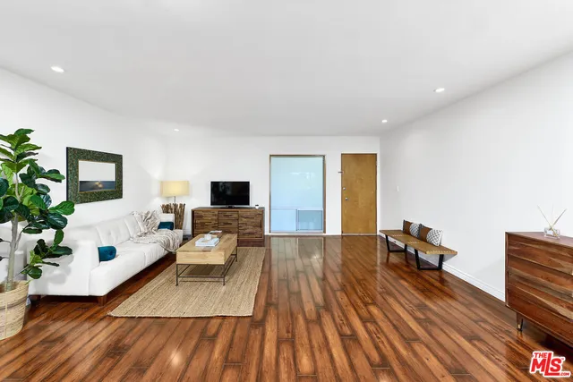 $1,198,000 | 2002 4th Street, Unit 302, Santa Monica, CA 90405