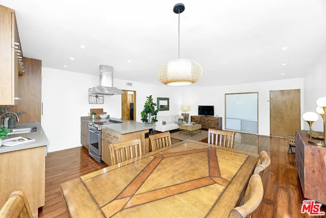 $1,198,000 | 2002 4th Street, Unit 302, Santa Monica, CA 90405