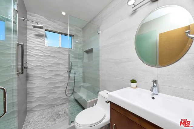 $1,198,000 | 2002 4th Street, Unit 302, Santa Monica, CA 90405