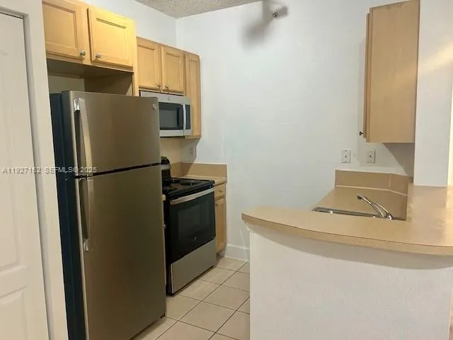 $2,100 | 6001 Southwest 70th Street, Unit 419, South Miami, FL 33143
