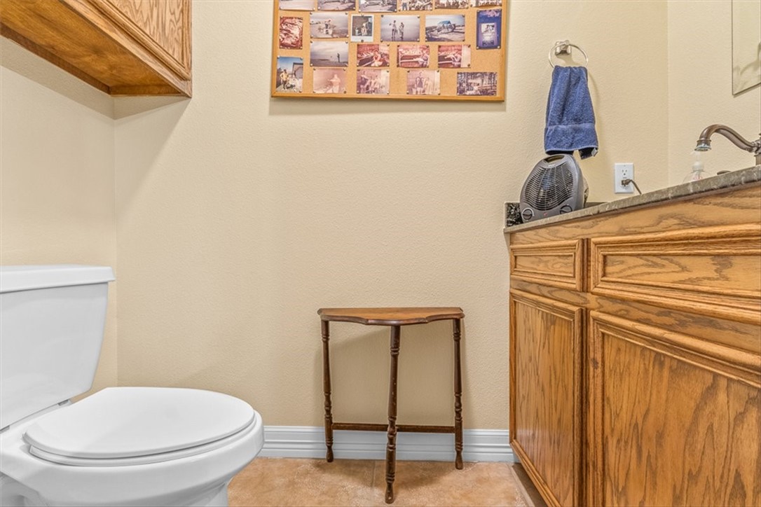 1601 Dove Lane Corpus Christi, TX 78418 - Photo 22 of 29 Half Bathroom located in garage