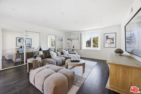 $3,695,000 | 19382 Woodlands Drive, Huntington Beach, CA 92648