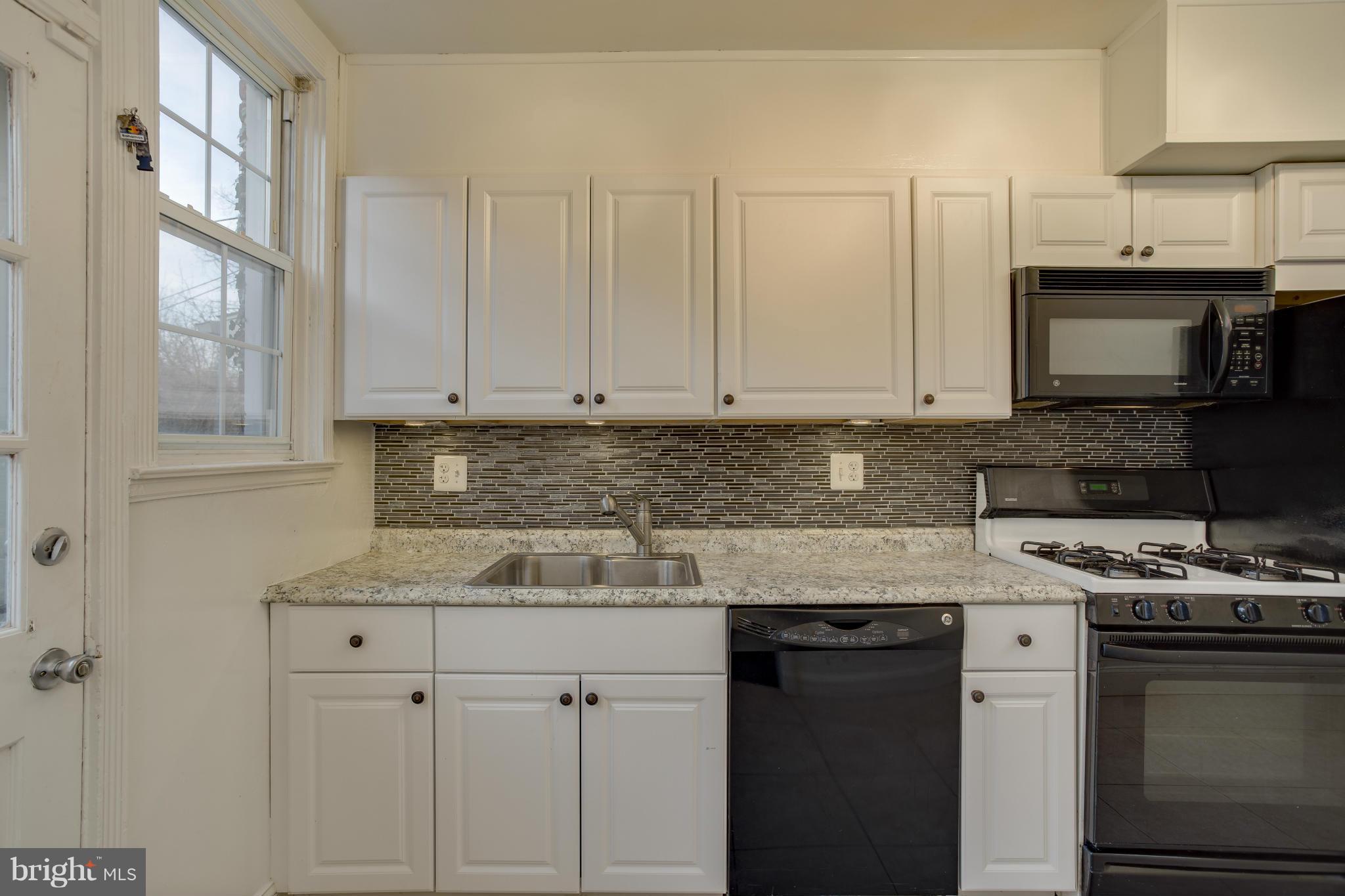 5216 Cromarty Road Baltimore, MD 21229 - Photo 9 of 20 Interior (General)