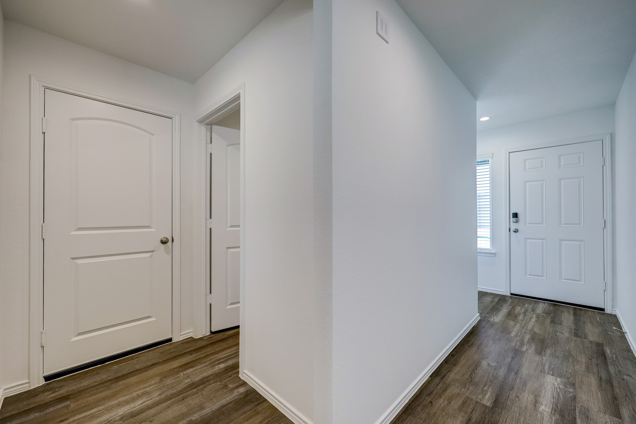 5314 Castlebury Meadows Dr Spring Spring, TX 77373 - Photo 7 of 19 Clean and inviting hallway with modern flooring and neutral tones, connecting the home’s living spaces with a cohesive flow.