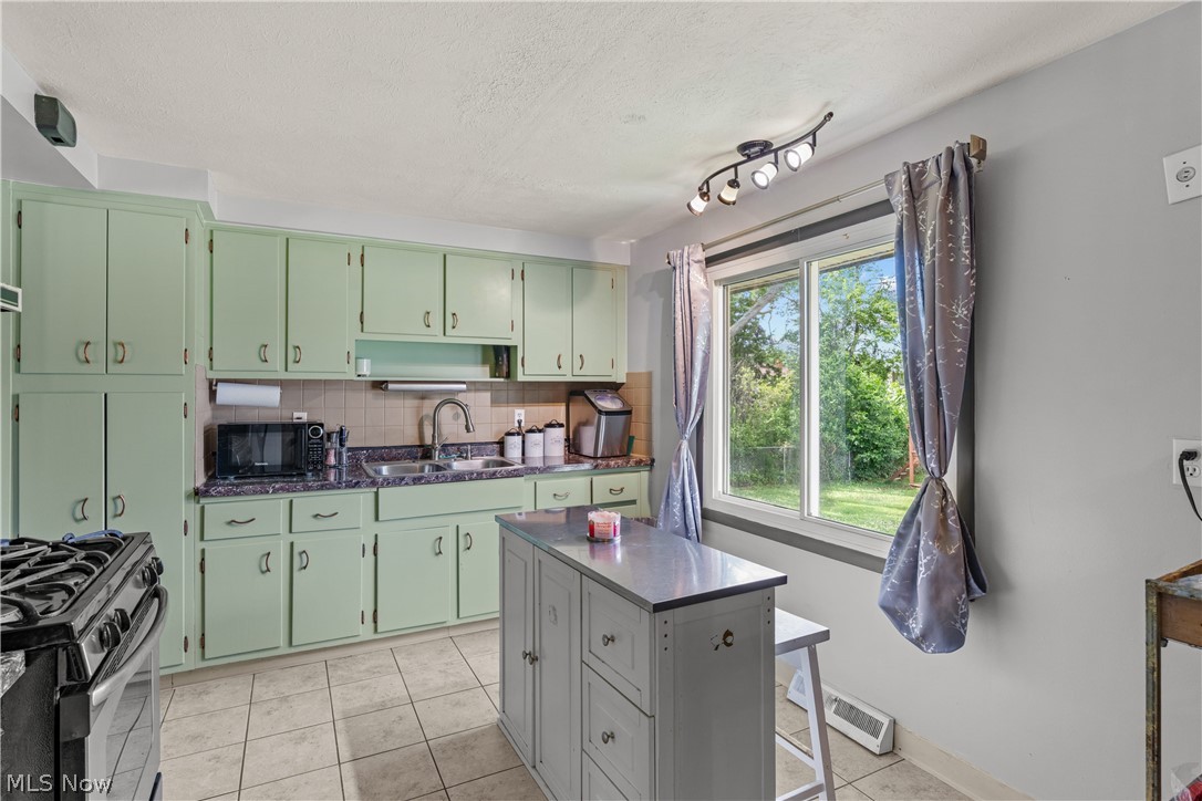 13548 Holland Road Brook Park, OH 44142 - Photo 10 of 27 Kitchen
