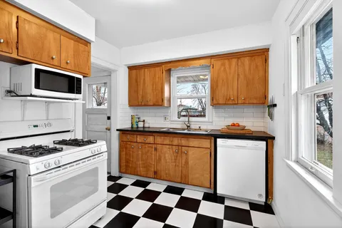 $295,000 | 1369 Hewitt Avenue, St. Paul, MN 55104