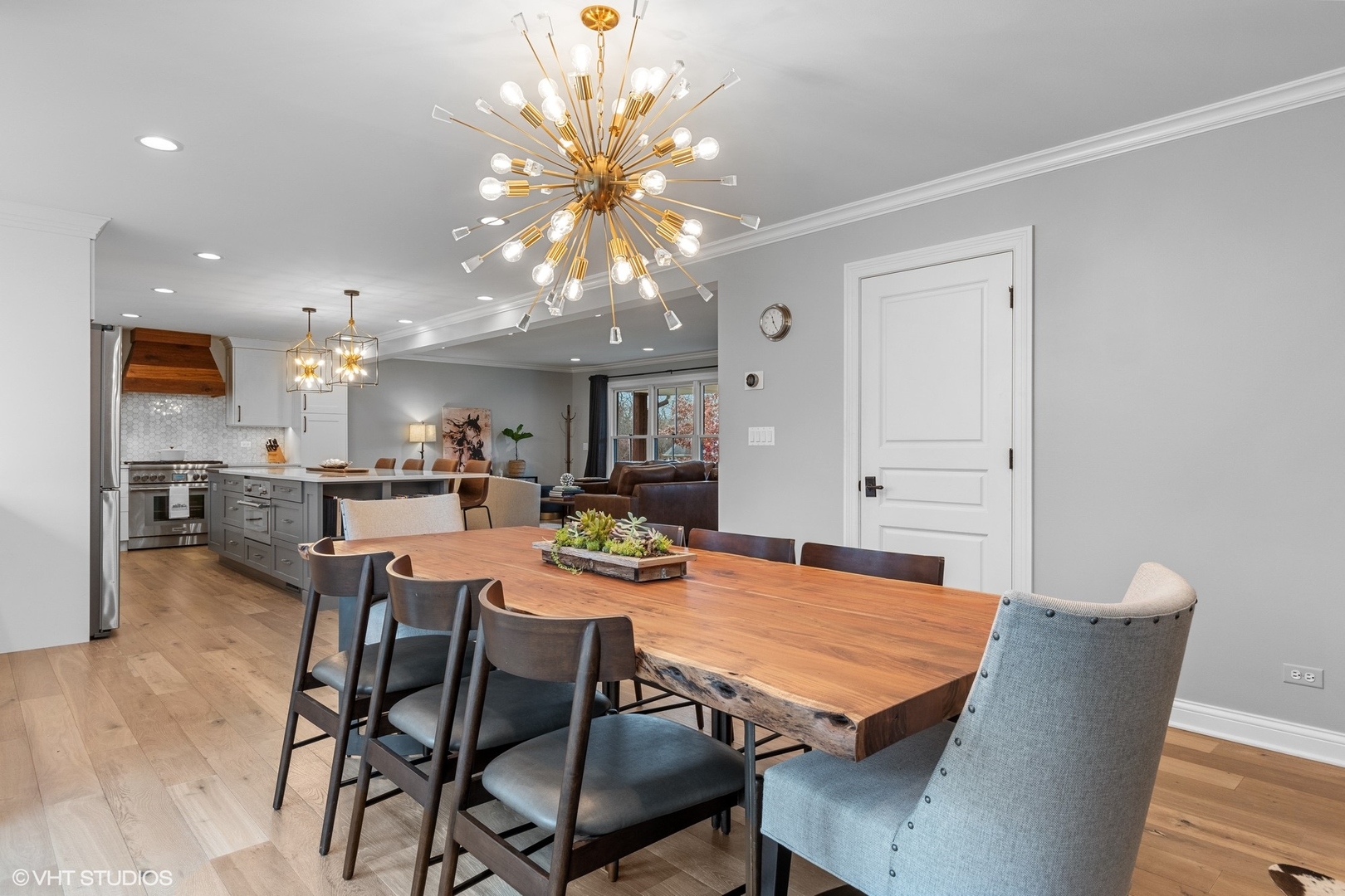 106 Park Lane Lake Bluff, IL 60044 - Photo 17 of 36 a view of a dining room with furniture and wooden floor